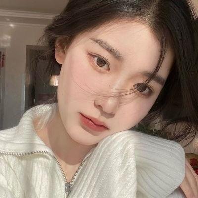 镜中的女孩